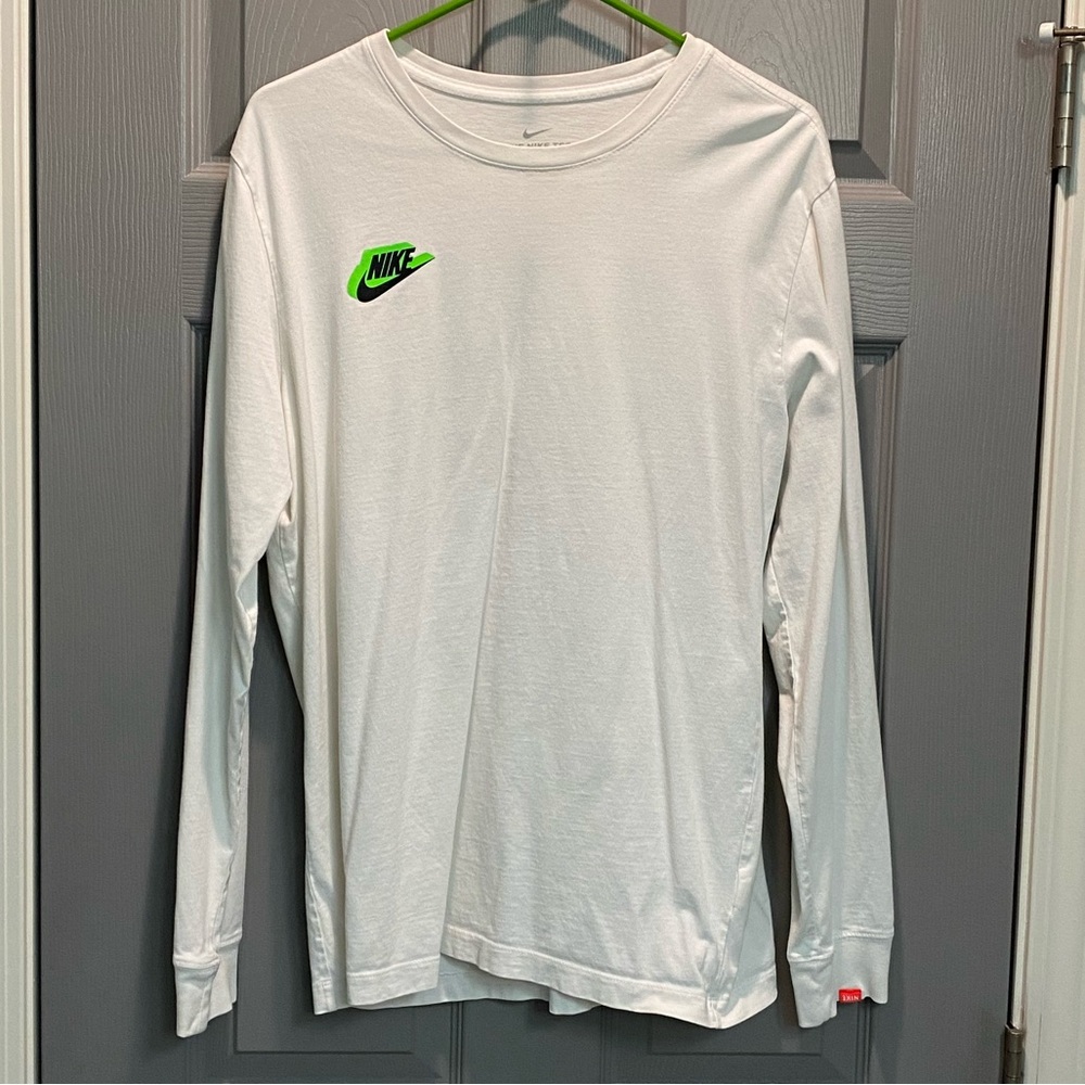 Nike Mens Swoosh Long Sleeve T-shirt. SZ L